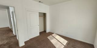 Beautiful 2 bedroom / 1 bathroom unit with all APPLIANCES included Gallery 17