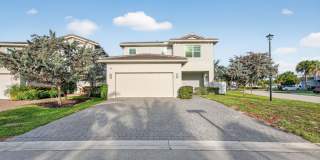 Spacious 4BR 3BA House with Pool & Spa, 2 car garage + 3 additional parking spots Gallery 1