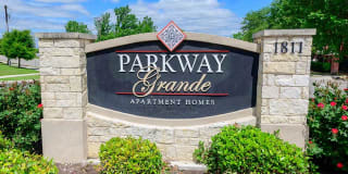 Parkway Grande Apartment Homes Gallery 20