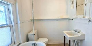 Spacious 2 Bedroom Home with Bonus Room – 1134 SW Garfield | $975/month Gallery 1