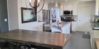 7 Bedroom Home in Bloomington Gallery 4