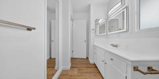 1600 W. 5th St. Gallery 27