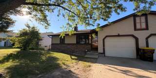 Rockford Schools! 4 Bedroom Duplex Gallery 1