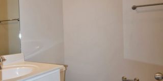 Gorgeous luxury 2BD/2.5BA M'boro townhome w/garage, washer/dryer, across from MTSU! Gallery 17