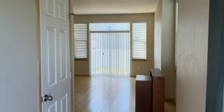 Charming 2-Story Townhome with Vaulted Ceilings Gallery 5