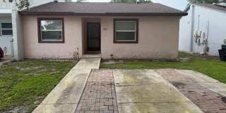 Cozy 3 Bedroom/2 bathroom Townhouse Gallery 1