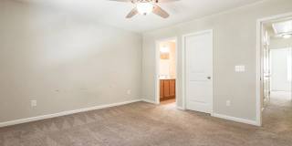 Room in 4 Bedroom Home at Warm Springs Ln Gallery 40