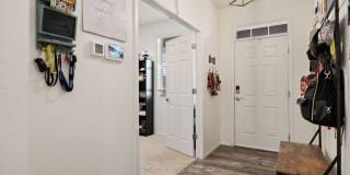 Beautiful 5 Bed Home in Raindance Gallery 6