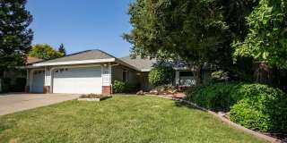 Gorgeous home with a 3 Car Garage! Gallery 1
