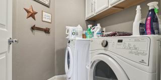 Modern 3BR Centennial Home + Prime Location Gallery 21