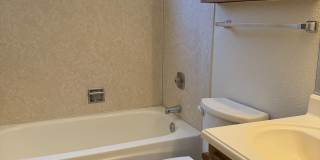 CUTE 2 BEDROOM HALF-PLEX WITH PRIVATE YARD! Gallery 1
