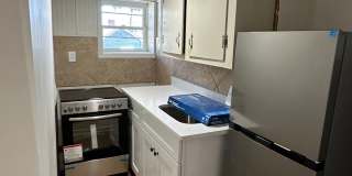 1 Bed/1 Bath Apartment in East Greenwich! Gallery 1