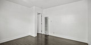 1321 W 36th Place Apartments Gallery 22