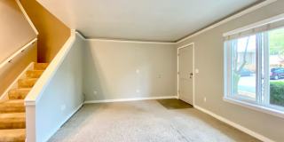 Charming Townhome in Bellevue's Newport Hills Community Gallery 3