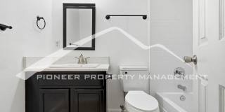 Charming Townhouse with Central AC and Washer/Dryer Gallery 12