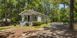 Charming 2 Bedroom Home, close to USC & located on a Large Lot! Gallery 3
