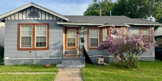 2/1 Home Available for Immediate Move In! Gallery 1