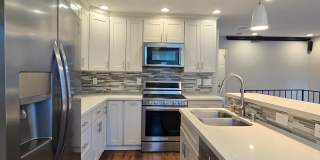 Remodeled Townhome in Beautiful Complex, A/C, Pool, Tennis Courts, Patio, Great Location! Gallery 4