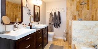 Spacious 4 Bedroom 3 Bath Home Gallery 20