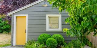 Beautiful Remodeled House with Fenced Yard in Maple Leaf Gallery 11