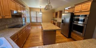 Spacious Rockrimmon Home for Rent – Cul-de-Sac Location! Gallery 1