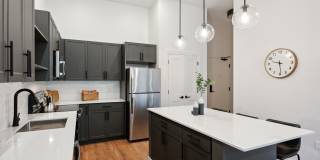 75 Canal Gallery 17