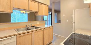 Bothell Condo  -  Pet Friendly! Gallery 3