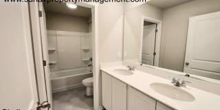 Modern 4BR Home Near Great Western Bike Trail | West Des Moines Gallery 24