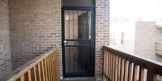 5415 S. Woodlawn Avenue Gallery 31