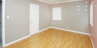 Gorgeous 3 Bedroom | 2 Bath Gallery 14