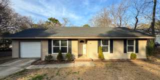 Charming 3 Bed 1.5 bath in College Lakes Gallery 1