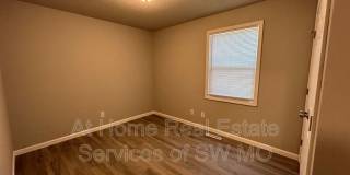 900 S Crutcher Gallery 4