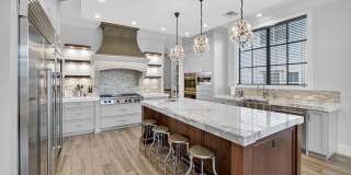 2425 Delmar Place Gallery 18
