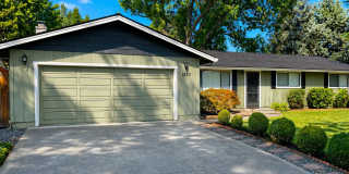 Very Nice 3 Bedroom 2 Bath Home-Located on a Corner Lot Gallery 1