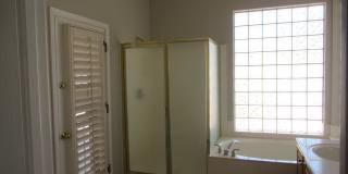 Nice 2 Bedroom Plus Bonus Room / 2 Bath Home in Chandler Gated Community! Gallery 11