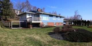 AVAILABLE Aug. 1 - 4 BEDROOM 3 BATHROOM - GORGEOUS LAKE VIEWS AVAILABLE Aug. 1 - 4 BEDROOM 3 BATHROOM - GORGEOUS LAKE VIEWS Gallery 1