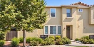 Spacious Townhouse with Backyard for Rent in Great Lincoln Location Gallery 1