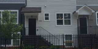 Town Home in a GREAT location Gallery 1