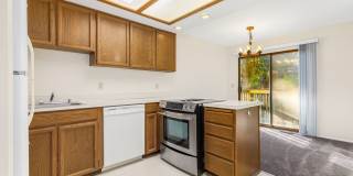 Redmond 3 Bedroom 1.5 Bath Garage Duplex Gallery 1