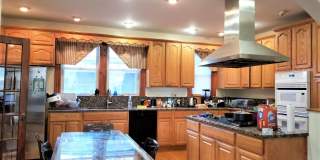 Huge 5 bed 3 bath unit located in Coolidge Corner by BU! Gallery 20