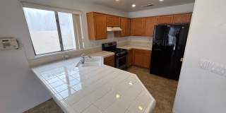 Gorgeous 3Bed/2.5Bath, 2-Story home located in Summerlin Gallery 9