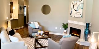 Lincoln Summit Falls Apartments & Townhomes Gallery 20