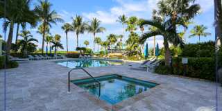 **PARK SHORE BEAUTY WALK TO VENETIAN VILLAGE ** ESPLANADE** NICE AMENITIES ** 2 BEDROOM CONDO ON THE BEACH ** Gallery 51