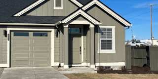 Stylish 2BR + Office Duplex in SE Bend – Garage  Smart Home Perks Gallery 1