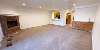 Spacious 2 Bed / 2 Bath Condo in Prime UTC/La Jolla Location! Gallery 3