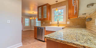 Beautifully remodeled campus home! Gallery 11