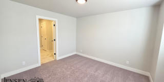 Brand New Modern Three Bedroom Gallery 25