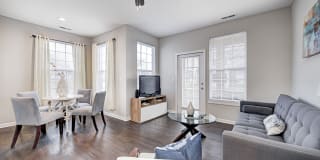 Linden Square Gallery 19