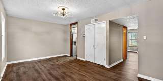 Harts Landing - Right next to the pool! One month half off rent! Gallery 15