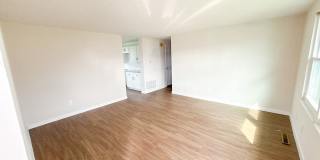 Newly Rehabbed 4BR Home in Hamilton Schools w/ Full Basement Gallery 3